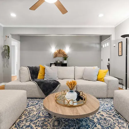 Historic Charmer Comfortable Walkable